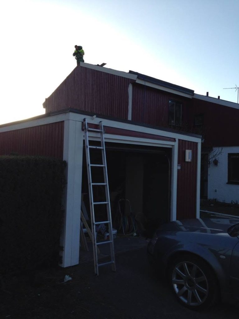 Punane kõrvalhoone, redel ja katuseservatööd